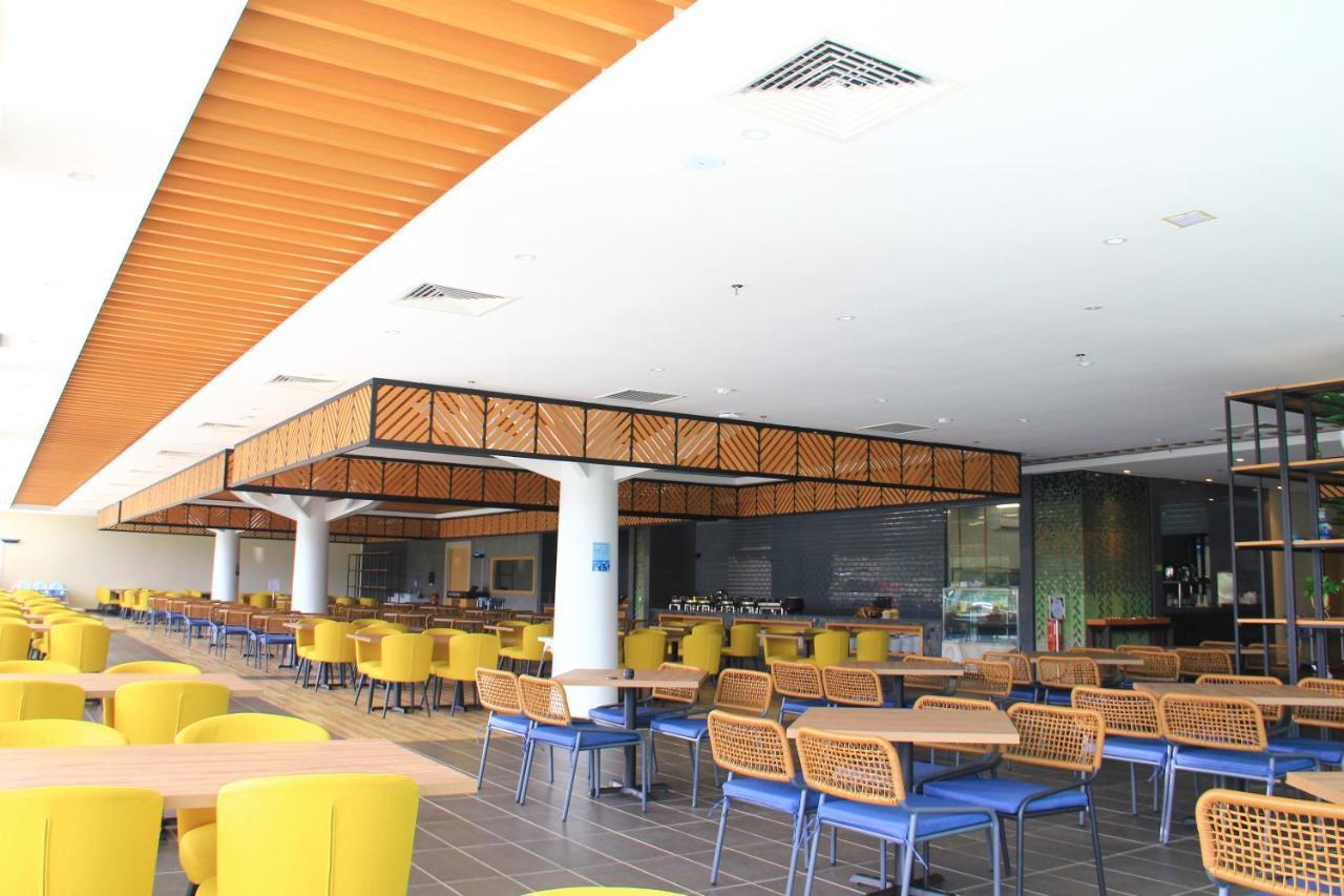 Amverton Cove Golf & Island Resort Banting  Extérieur photo